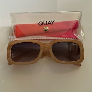 Quay beige chunky sunglasses - perfect condition